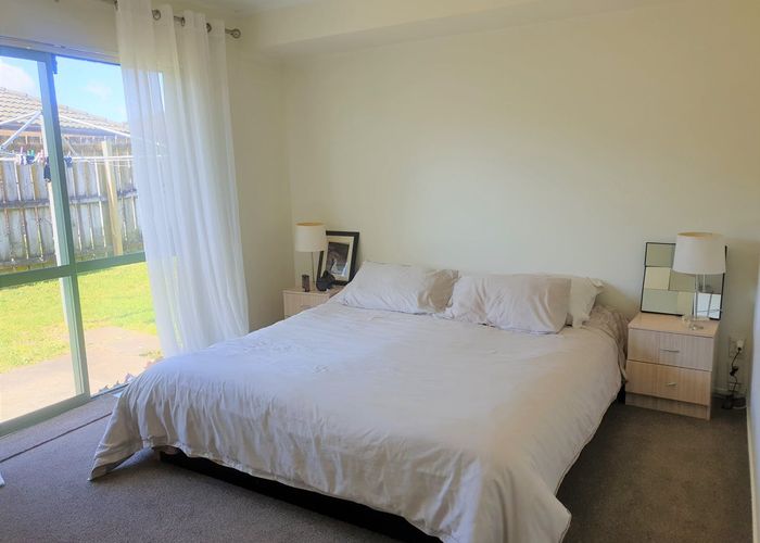 at 5 Carn Place, Weymouth, Auckland