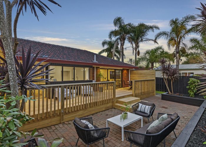  at 5 Raddock Place, Farm Cove, Auckland