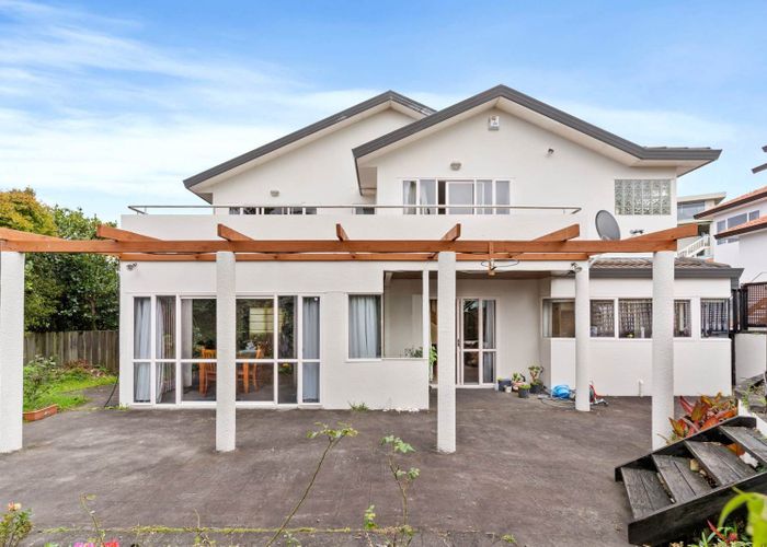  at 2/21 Calypso Place, Rothesay Bay, Auckland
