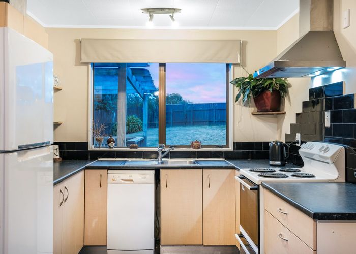  at 4 Gaff Place, Whitby, Porirua, Wellington