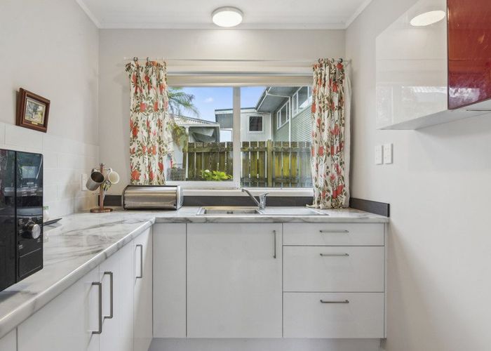  at 4/43 Anzac Road, Browns Bay, North Shore City, Auckland