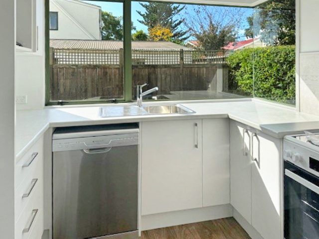  at 2/18 Northcote Rd, Takapuna, North Shore City, Auckland