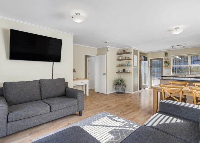  at 2/19 Tampin Road, Hillpark, Auckland