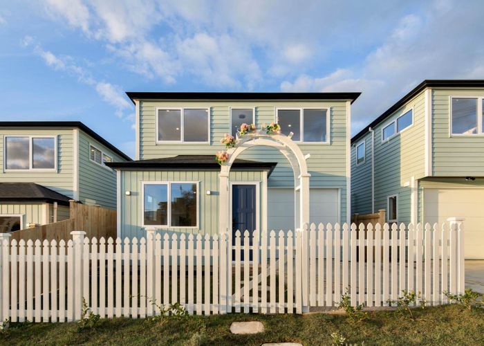  at 2B Deuxberry Avenue, Northcote, North Shore City, Auckland