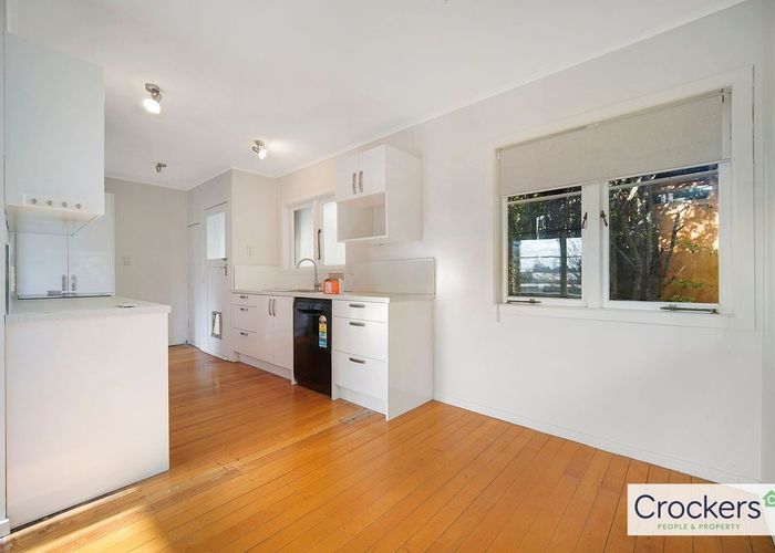  at 21 Amberley Avenue, Te Atatu South, Waitakere City, Auckland