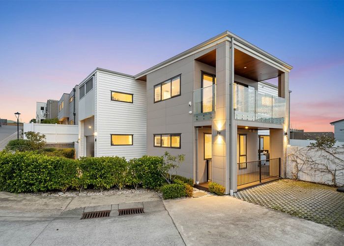  at 8 Awakirihi Close, Shamrock Park, Manukau City, Auckland