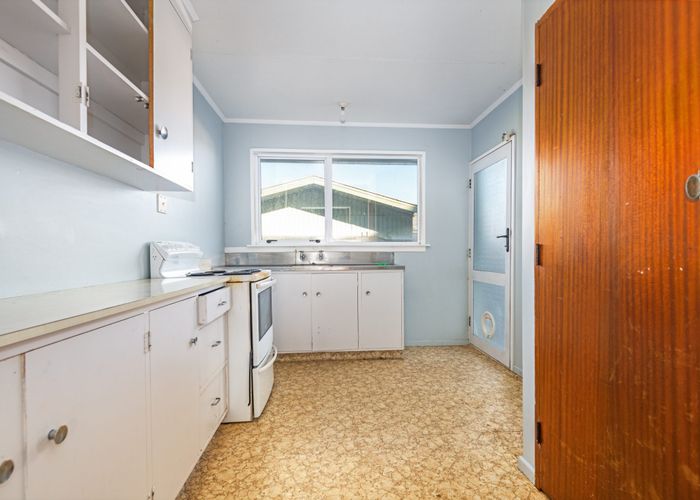  at 2/302 Tremaine Avenue, Takaro, Palmerston North, Manawatu / Whanganui