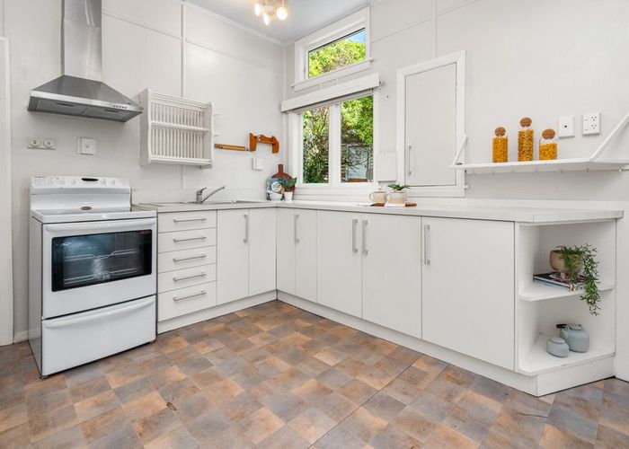  at 7 Port Hills Road, Heathcote Valley, Christchurch