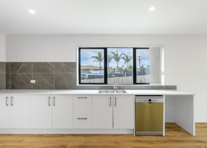  at 1/25 Vodanovich Road, Te Atatu South, Waitakere City, Auckland
