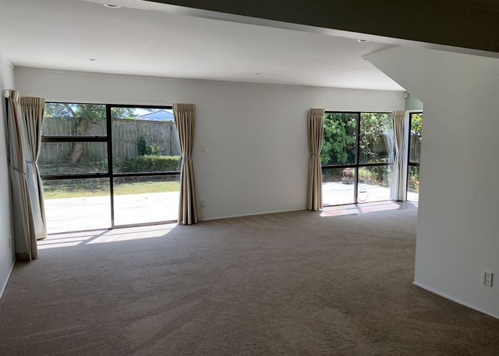  at 1/15 Fairfax Avenue, Northcote, Auckland