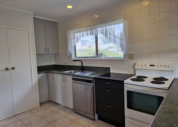  at 2 Alexander Avenue, Torbay, North Shore City, Auckland