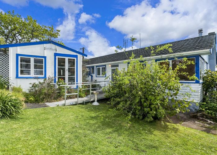  at 889 Beach Road, Waiake, Auckland