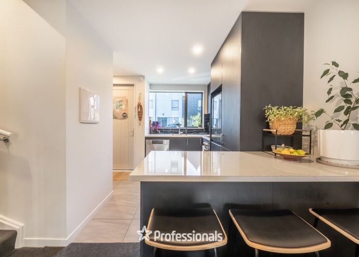  at 16 Te Ara o Ripeka Wharawhara, Petone, Lower Hutt, Wellington