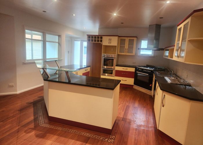  at 32 Strowan Road, Strowan, Christchurch City, Canterbury