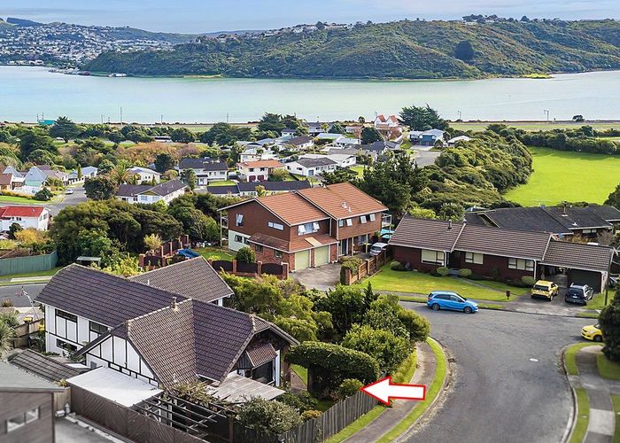  at 32 Kinloch Place, Papakowhai, Porirua