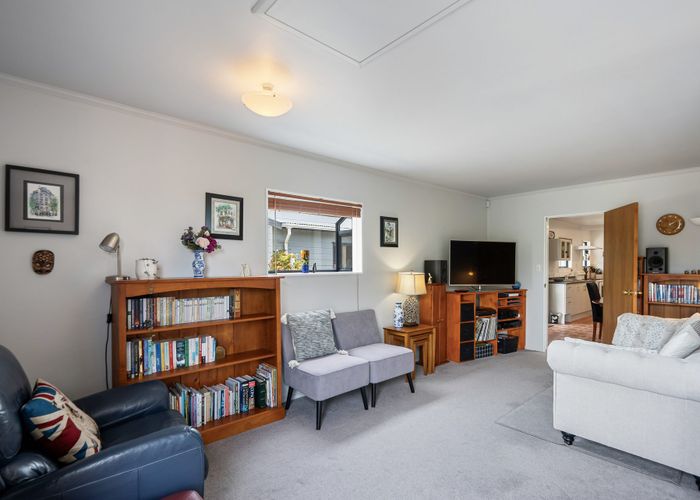  at 33 Rutherford Drive, Waikanae Beach, Waikanae