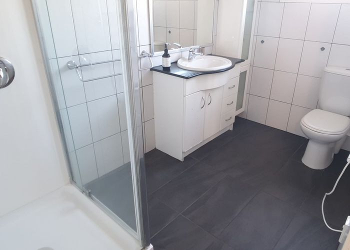  at 2/20 Hutchinsons Road, Highland Park, Auckland