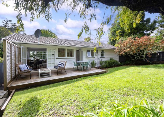  at 2 Pendlebury Street, Green Bay, Waitakere City, Auckland