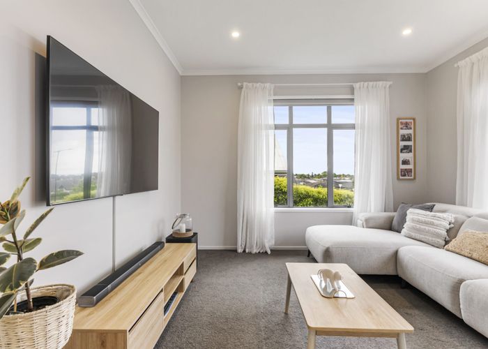  at 39 Twin Parks Rise, Papakura, Auckland