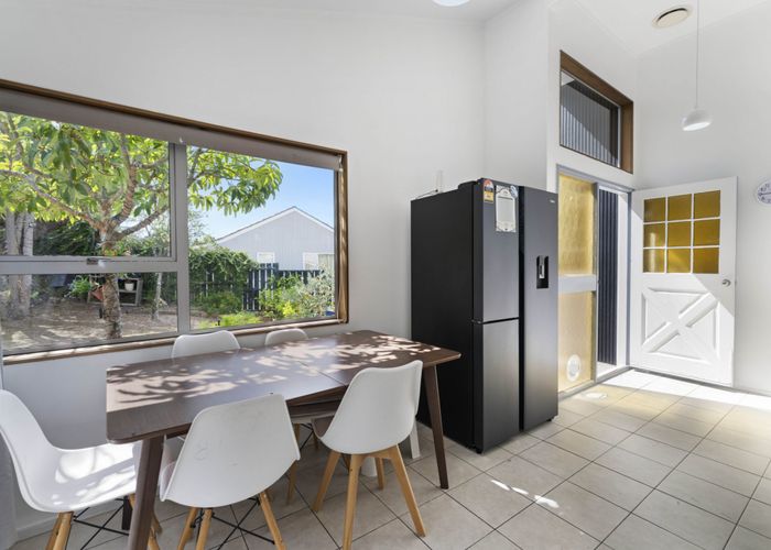  at 2/39C Coronation Road, Hillcrest, North Shore City, Auckland