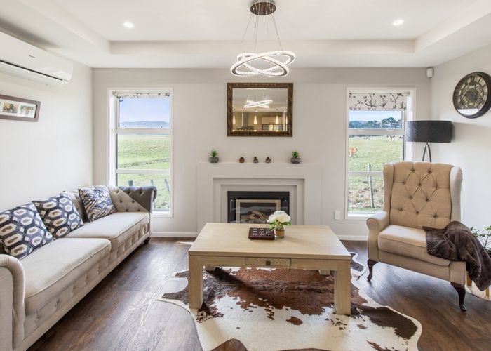  at 206 Pacific Drive, Fitzherbert, Palmerston North