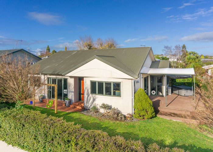  at 1 Sunnyhills Avenue, Glenview, Hamilton