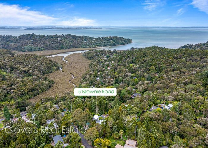  at 5 Brownie Road, Laingholm, Auckland