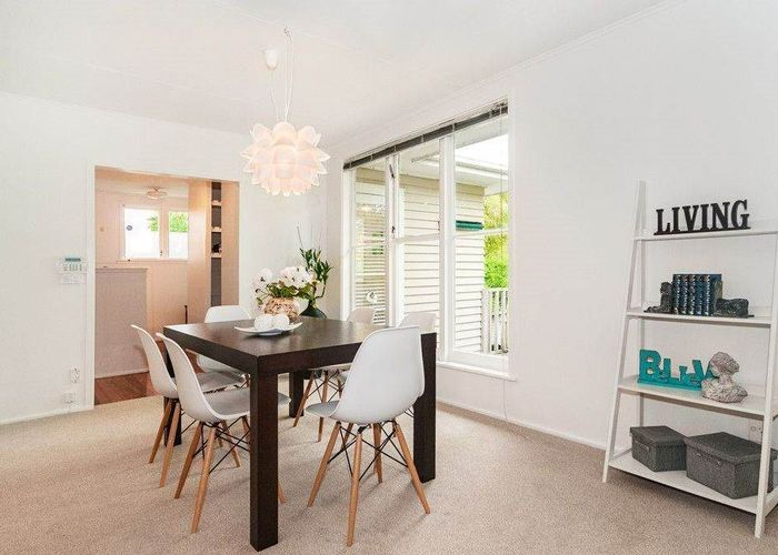  at 9 Farringdon Street, Glen Innes, Auckland