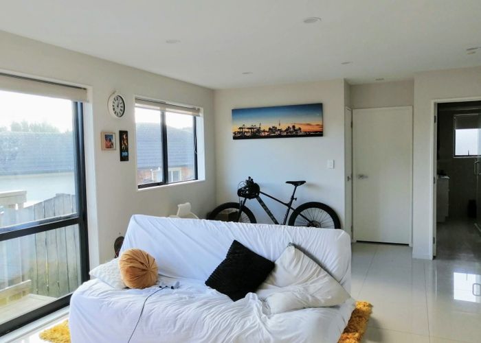  at 1/33 Everglade Dr, Goodwood Heights, Manukau City, Auckland