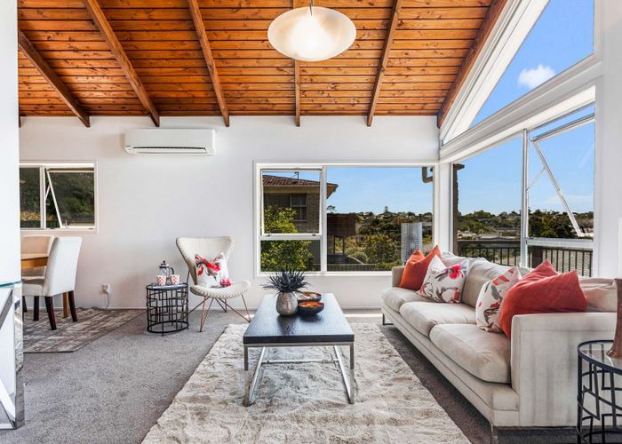 For sale 2/38 Ravenwood Drive, Forrest Hill, North Shore City