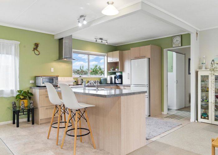  at 2 Kirkpatrick Place, Papamoa Beach, Papamoa