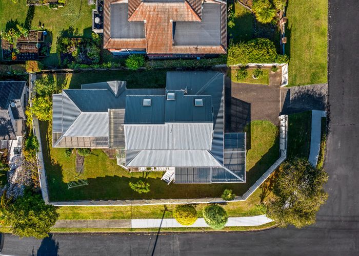  at 1/102 Churchill Road, Rothesay Bay, Auckland