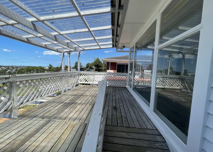  at 1/154 Sunset Road, Unsworth Heights, Auckland