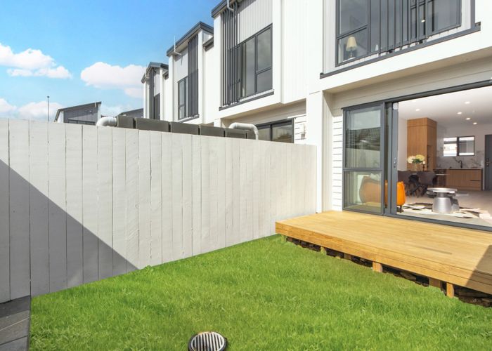  at 5/234 Te Atatu Road, Te Atatu South, Auckland