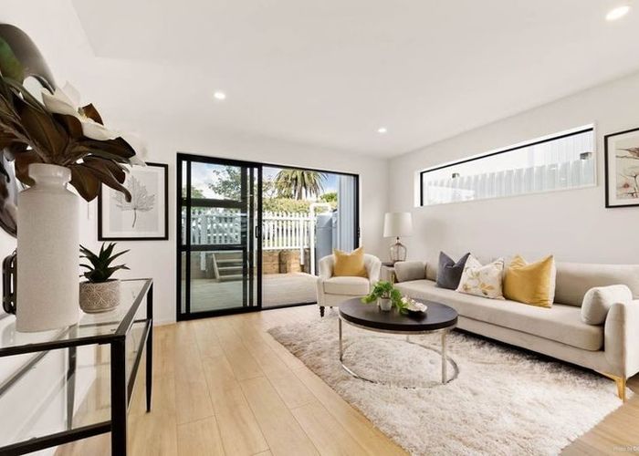 at 17E Granville Drive, Massey, Waitakere City, Auckland