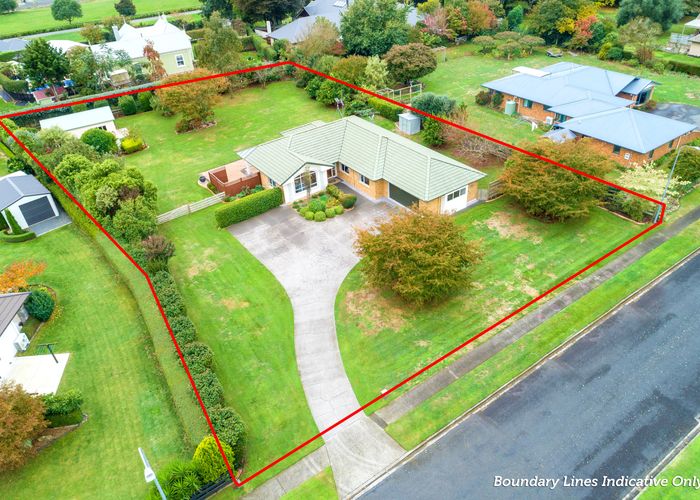  at 12 Shadbolt Drive, Leamington, Cambridge