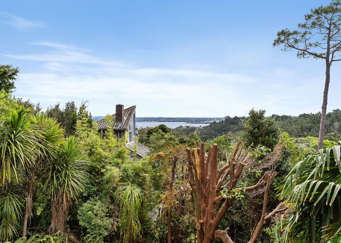  at 2/1A RADIATA LANE, Chatswood, Auckland