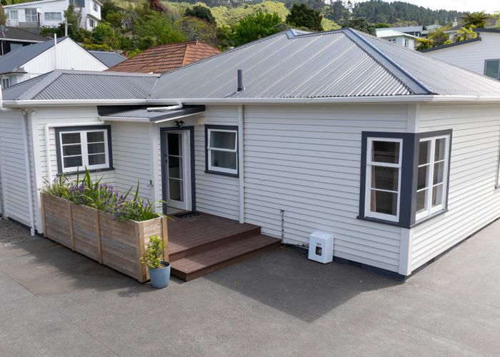  at 7A Romney Square, Tawa, Wellington