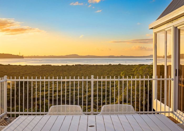  at 25 Oakpark Place, West Harbour, Waitakere City, Auckland