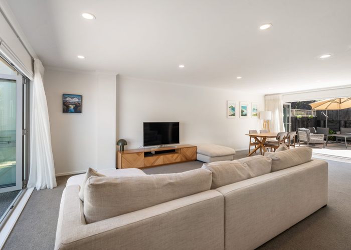  at 5/13 Kaihu Street, Northcote, North Shore City, Auckland