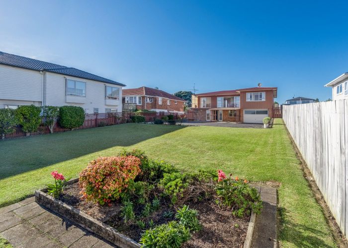  at 41 Bradbury Road, Botany Downs, Auckland