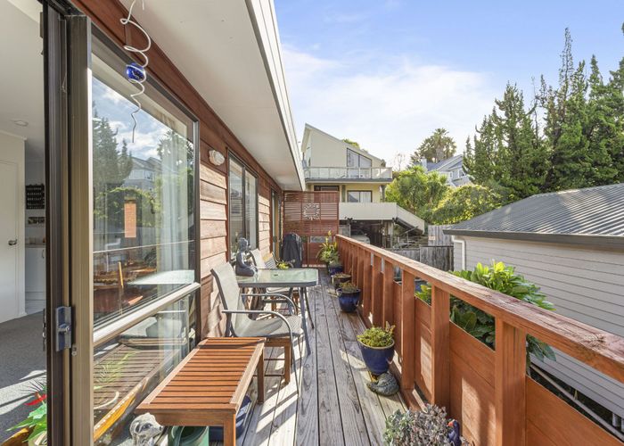  at 5/244 Onewa Road (Postal Address 4/244), Northcote, North Shore City, Auckland