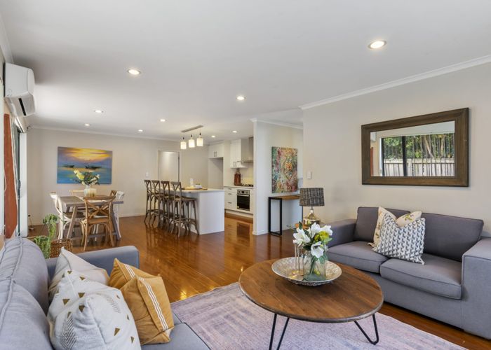  at 12 Peerless Avenue, Takanini