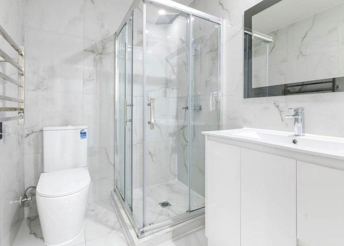  at 8C Kent Road, Manurewa, Manukau City, Auckland