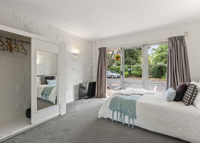  at 4/43 Woodward Road, Mount Albert, Auckland