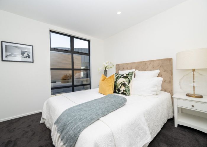  at 2/35 Gracefield Avenue, Christchurch Central, Christchurch