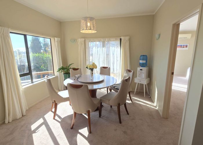  at 6 San Lorenzo Rise, Henderson, Waitakere City, Auckland