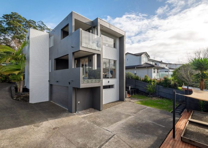  at 14 Ilam Lane, Fairview Heights, Auckland