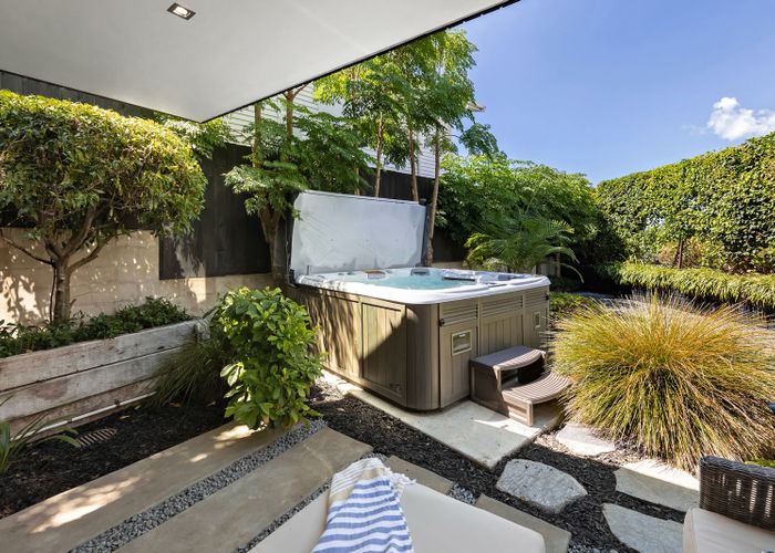  at 1 California Place, Glendowie, Auckland