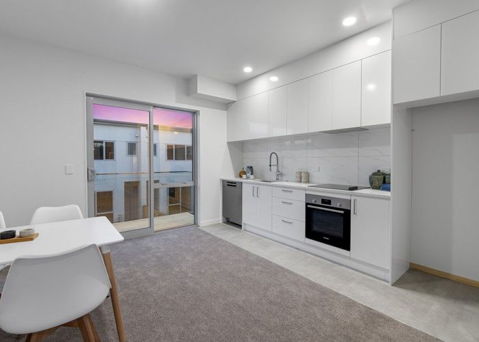  at 4/1 Matuhi Rise, Henderson, Waitakere City, Auckland